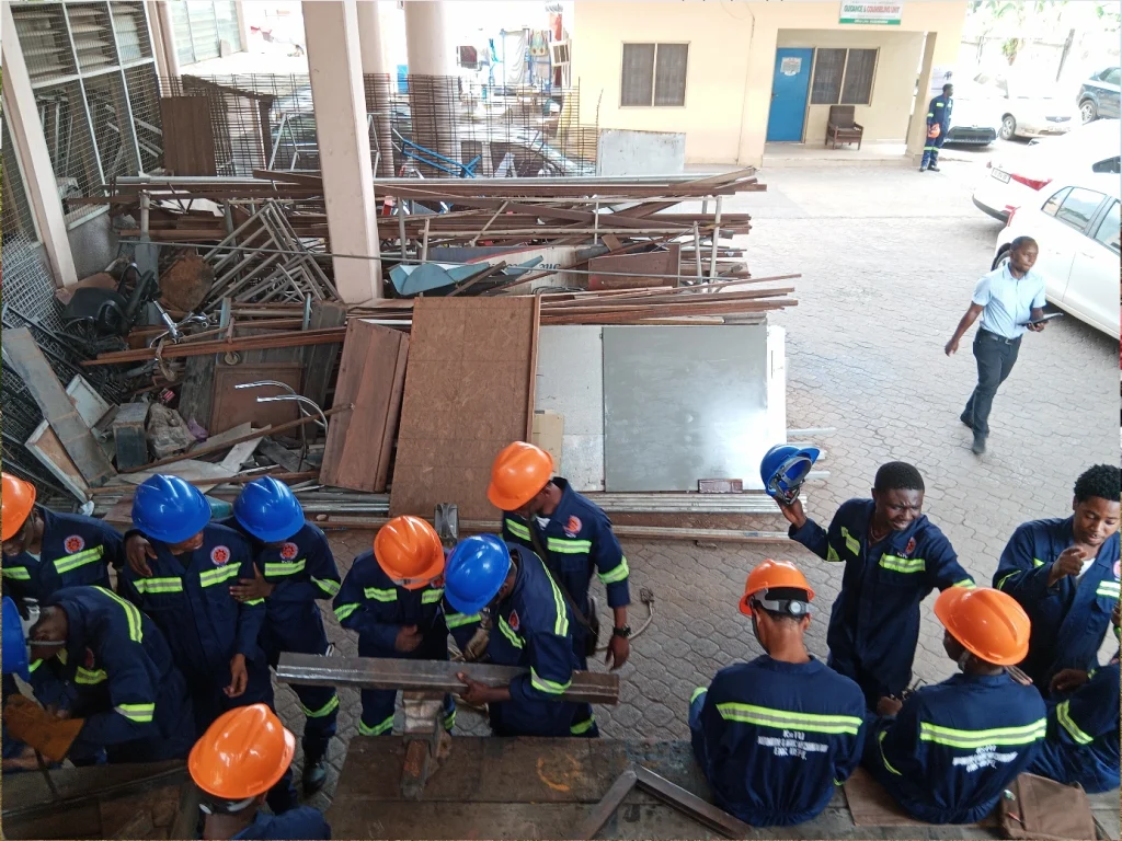 ghana zdjęcie grupowe w fabryce stali